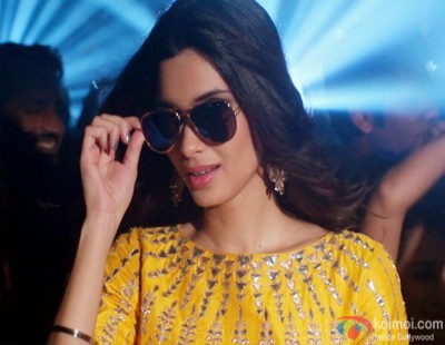 'Gabru ready to mingle hai' from 'Happy Bhag Jayegi out now.