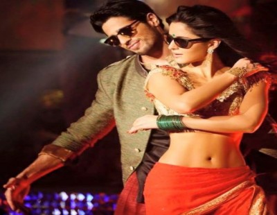 The party anthem is out ‘Tenu kala chasma jach da eh’ from “Baar Baar Dekho” movie