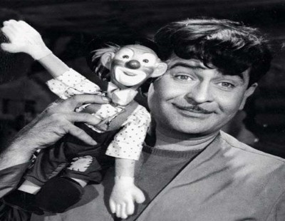 Ranbir to play real showman of Hindi films “Raj Kapoor” in a biopic