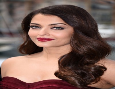 Aishwarya Rai awarded NRI award