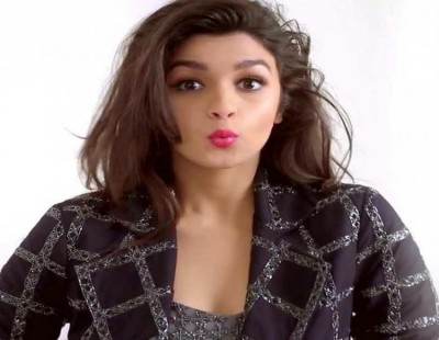 Alia “romancing” four guys